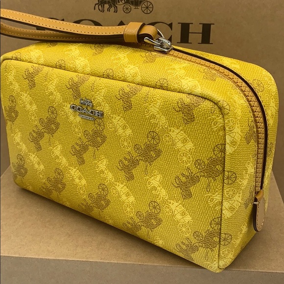 BOXY COSMETIC CASE WITH HORSE AND CARRIAGE PRINT - Picture 7 of 16